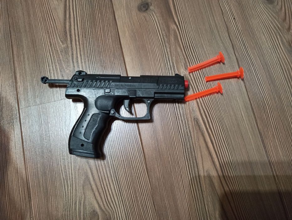 Пистолет играчка