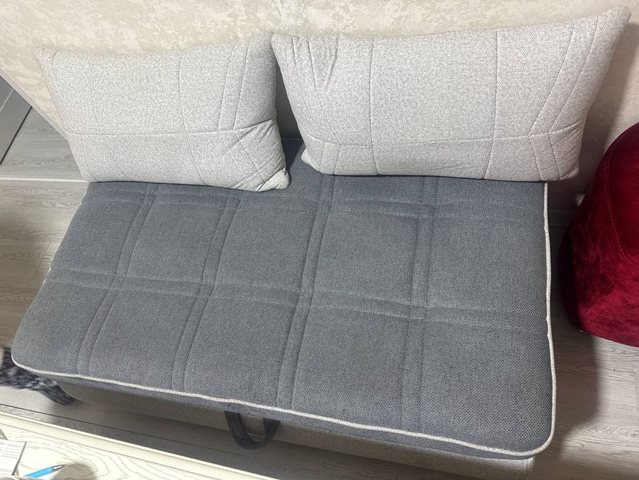 Продаётся диван с пуфом