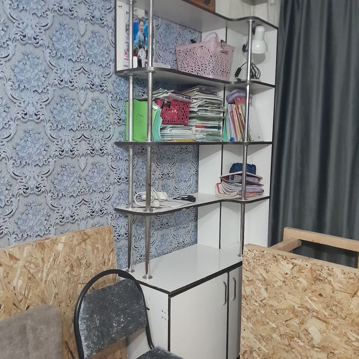 Продам полки в детскую комнату