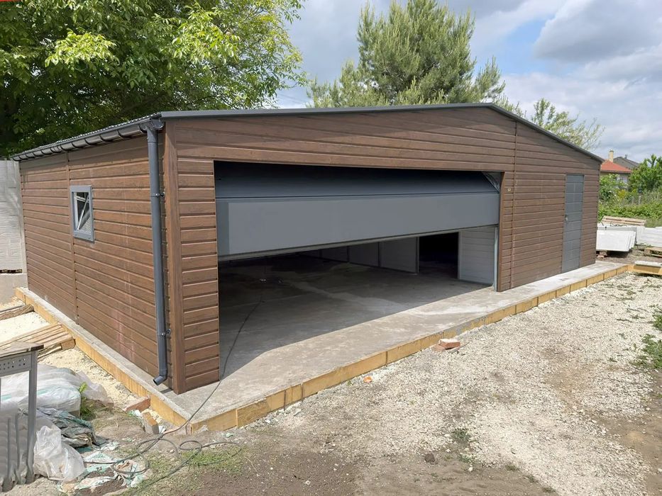 Garaje auto moderne pe structura metalica si panouri sandwich 6 x 4m