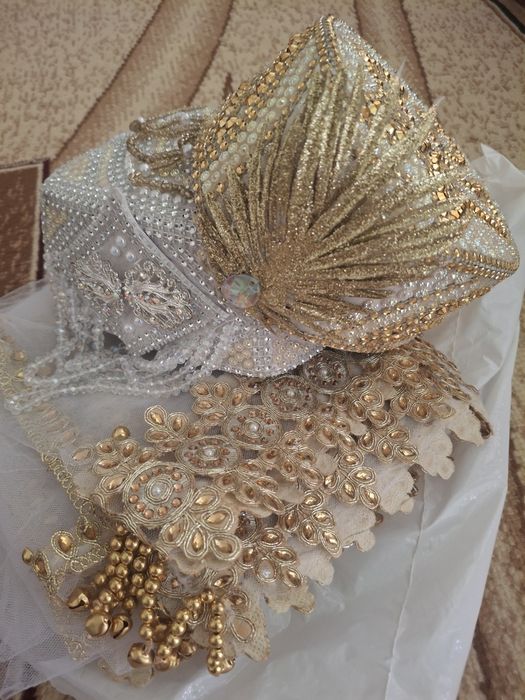 2 ta do'ppi va bitta sari