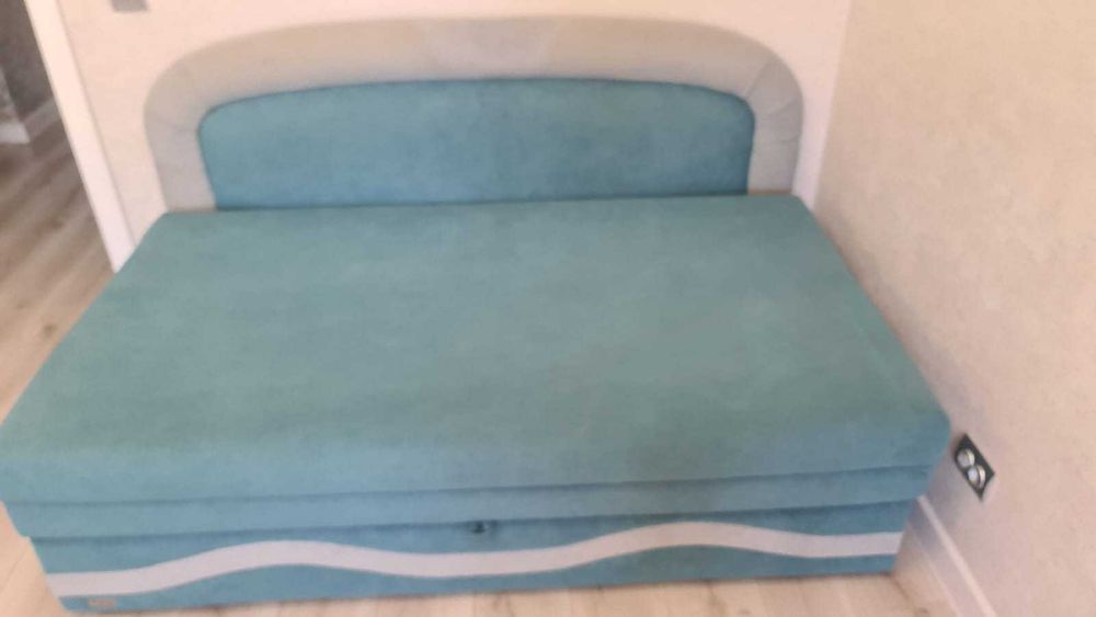 Продается б\у диван в отличном состоянии. Торг уместен.