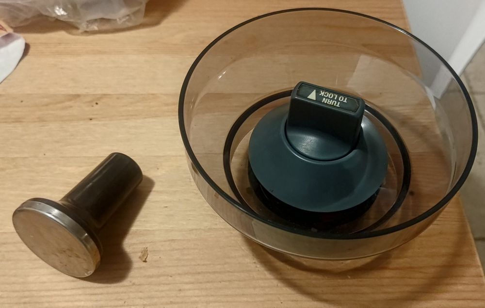 Rezervor boabe si Tamper