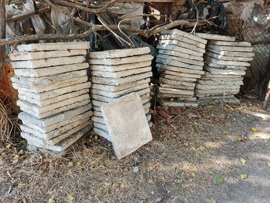 Продавам бетонни плочки