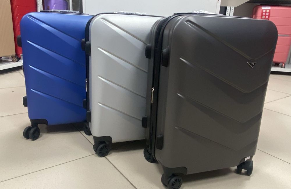 Чемоданы от 11000 тг неубиваемые