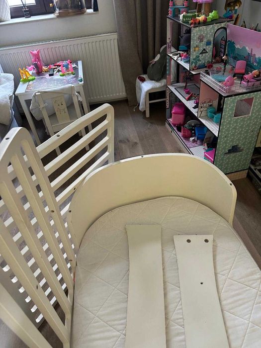 Pătuț premium Leander Classic 0-7 ani + saltea + extensie