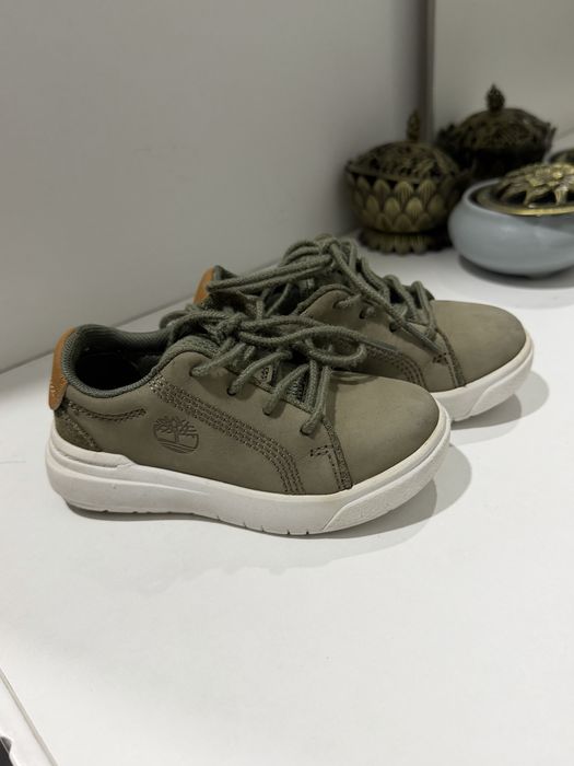 Продам детские кроссовки timberland