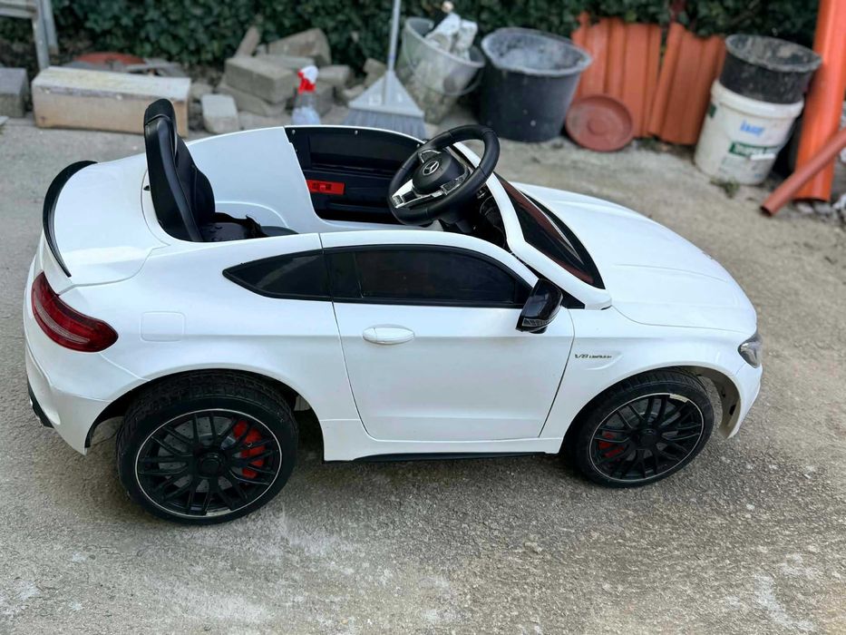 Детска акумулаторна кола