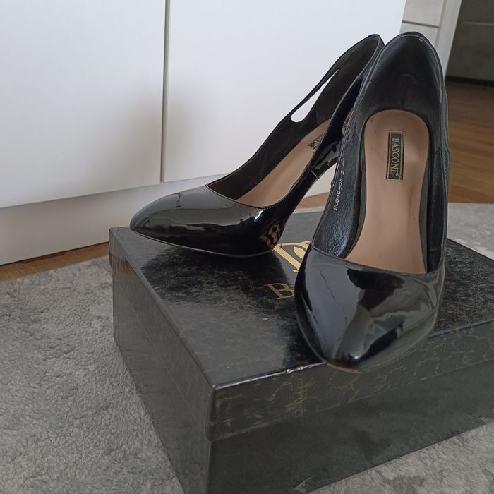 Продам женские туфли