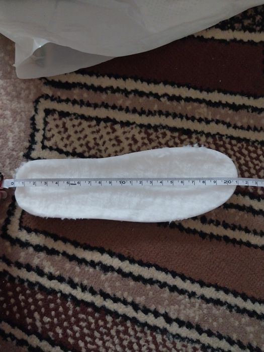 Продам красовки новые с мехом .