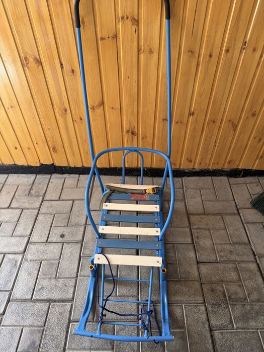 Продам санки с колёсиками. ( универсальные)