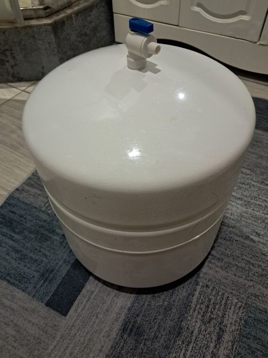 Продам накопительный бак для питьевой воды.