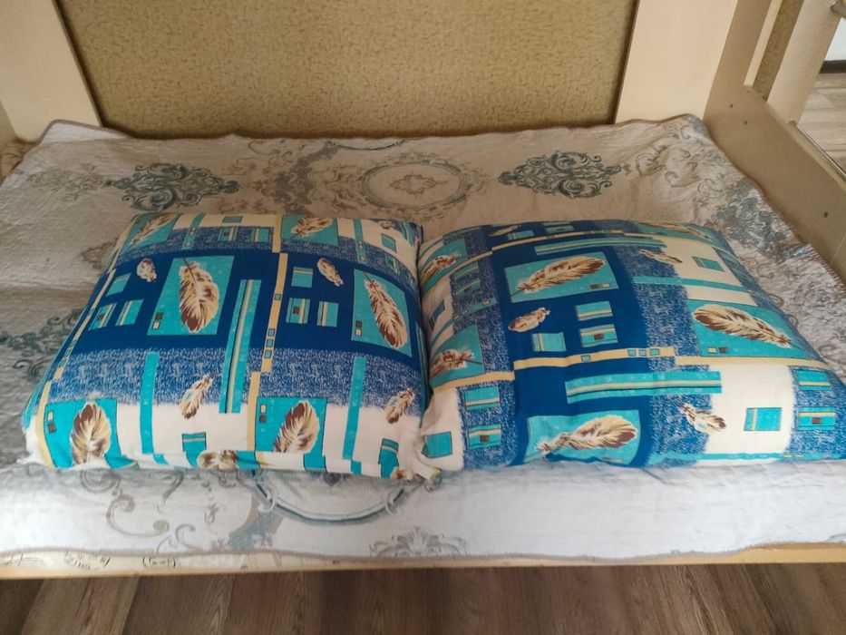 Продам пуховые отличные подушки