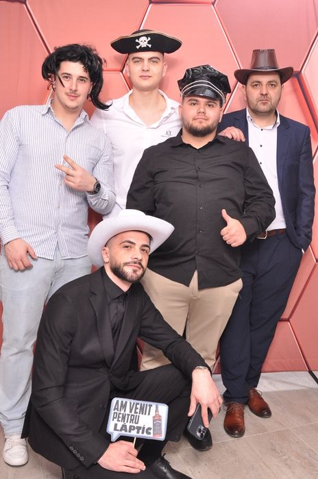 Oglinda magica,cabina foto,fum greu,sori rotitori,laser dansul mirilor