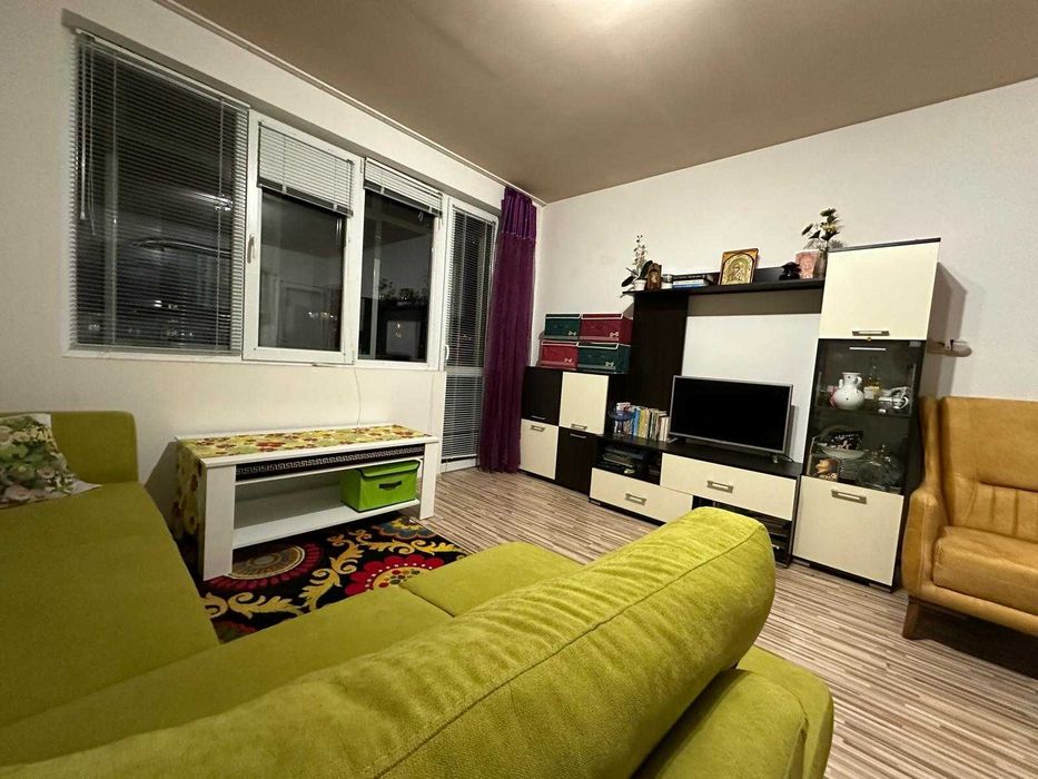 Реновиран тристаен в центъра на Добрич