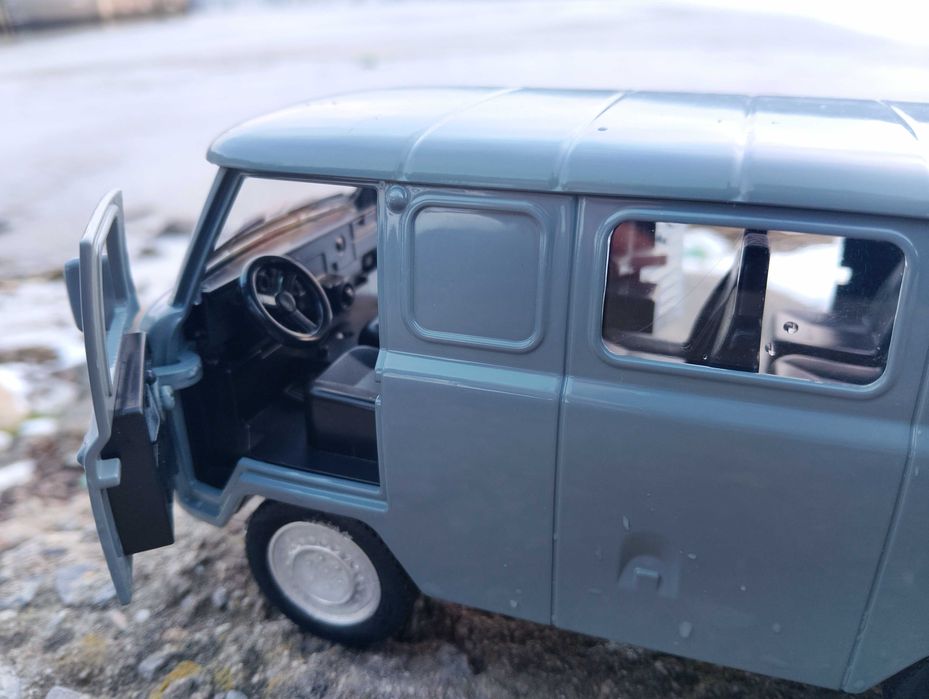 Модел-играчка УАЗ-452 в мащаб 1:24