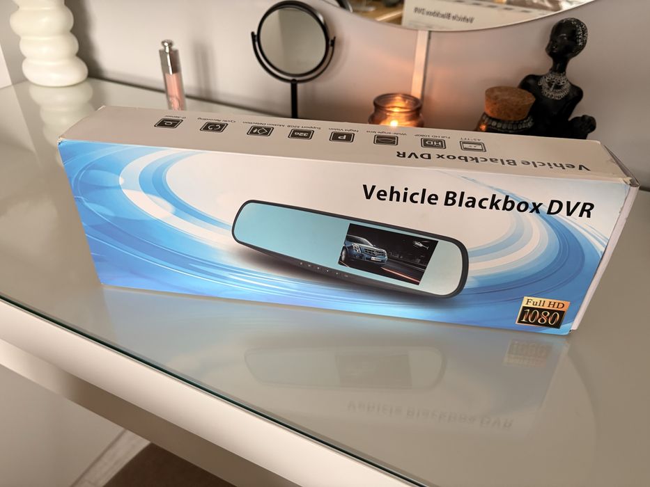 Камера за кола DVR , видео в огледало,HD . 120* ъгъл, 30х 80 см ,