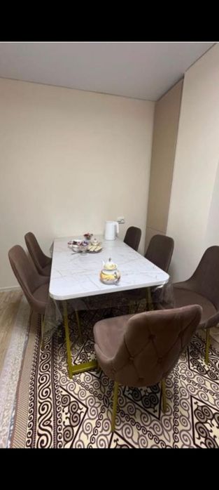 Стол со стульями