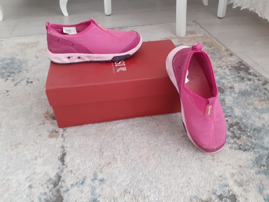 Кроссовки на девочку