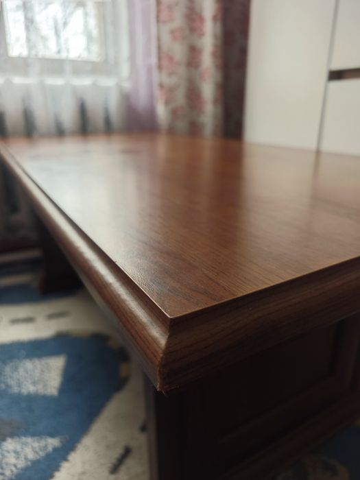 Стол журнальный коричневый