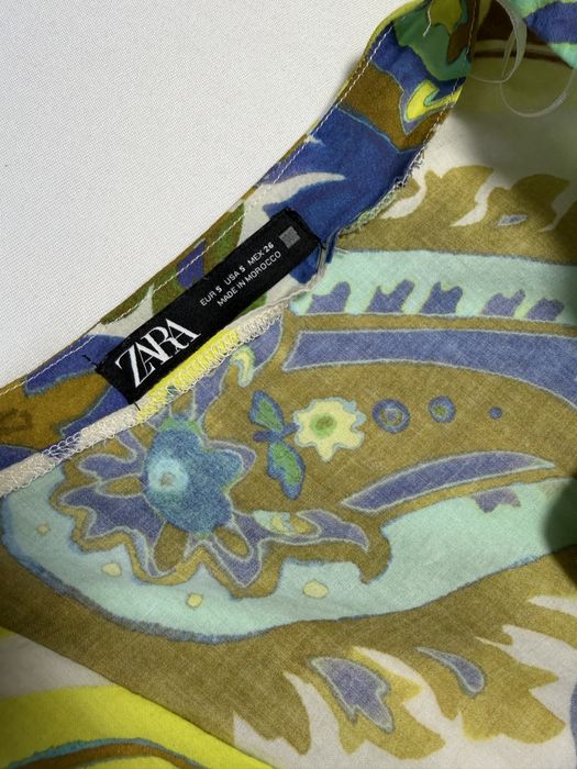 Рокля ZARA.