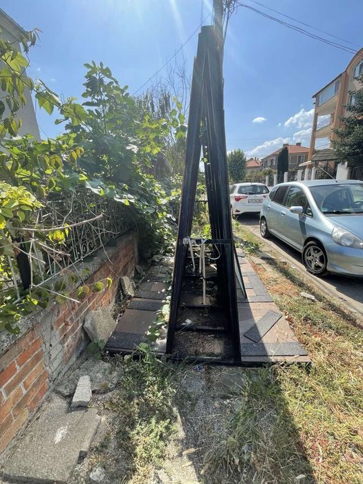 Пирамида за дограма нова