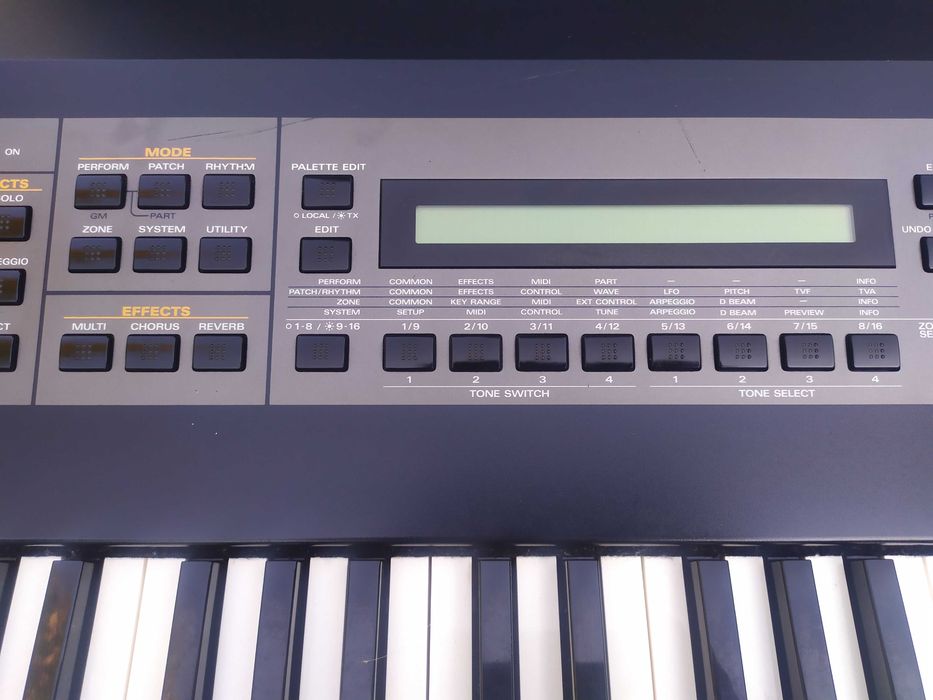 Пиано , клавир - синтезатор Roland XV 88