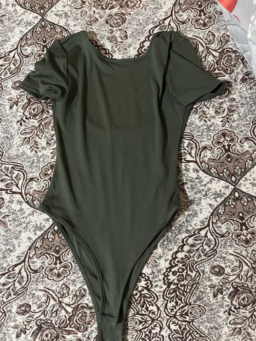 Дамско боди с гол гръб