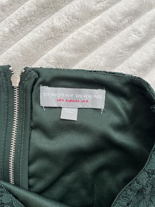 Дантелена вечерна рокля