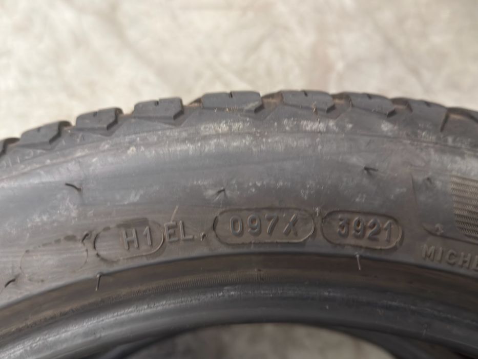 Vand 2 anvelope 235/45/18 michelin allsezon ca noi