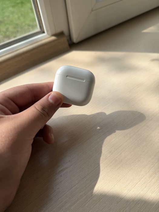 Продам ориг эйрподсы 4