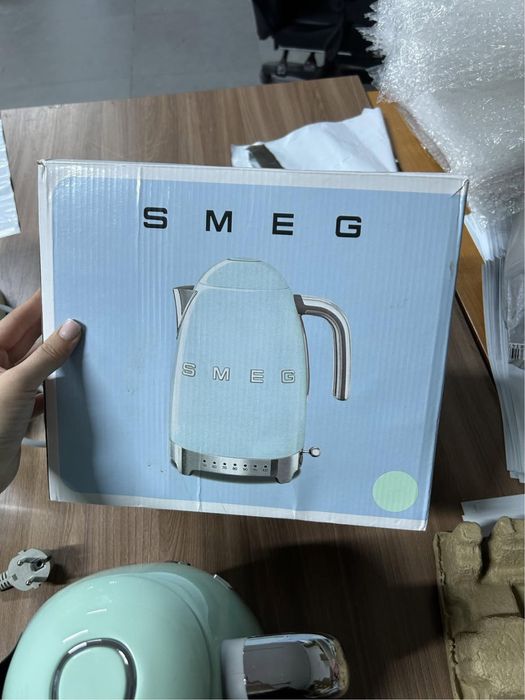 Smeg чайник зеленый