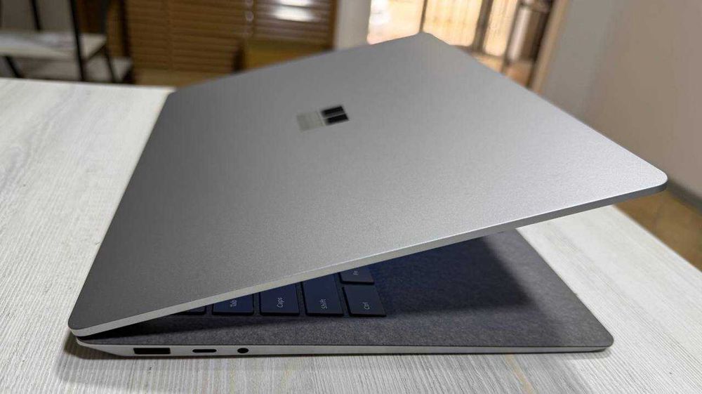 Microsoft Surface 3 13.3 2K Alcantara Сенсор i7 1065G7 16GB/256GB