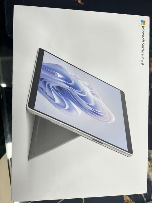Microsoft surface Pro 9 5G LTE   DDR4 16 GB SSD 512