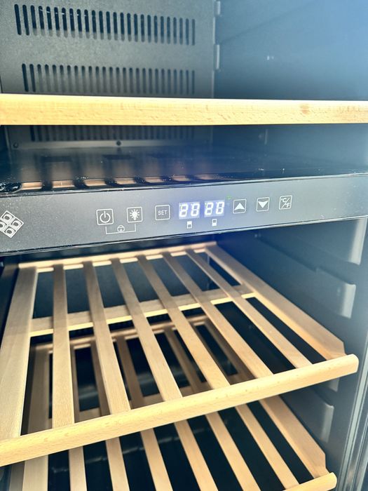 Frigider vinuri la Sommeliere SLS90DZ