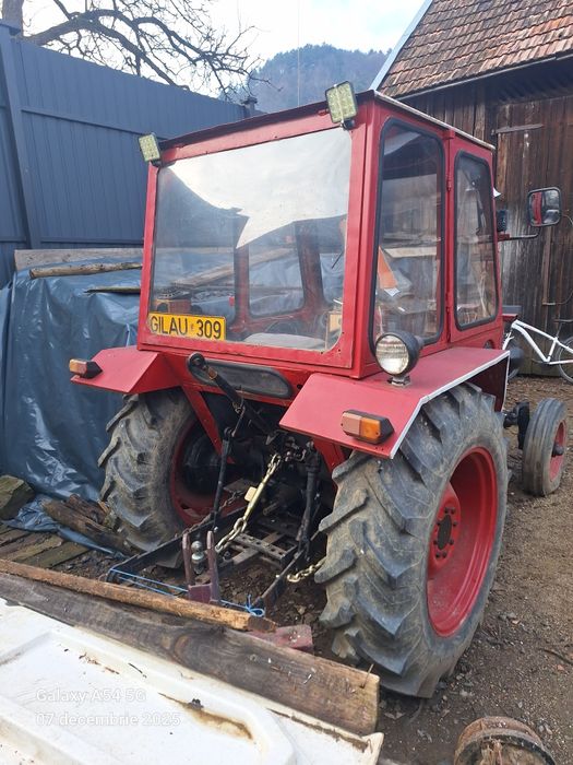 Vând tractor Fiat 550