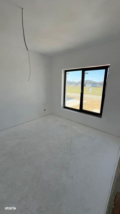Casa noua cu PANOURI FOTOVOLTAICE, teren 553 mp, (utilitati complete)