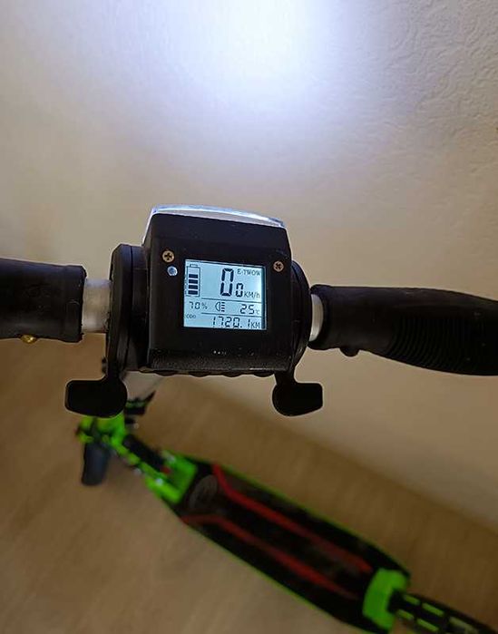 Электросамокат E-TWOW S2 Booster Plus V, зеленый