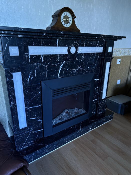 Камин из мрамора.