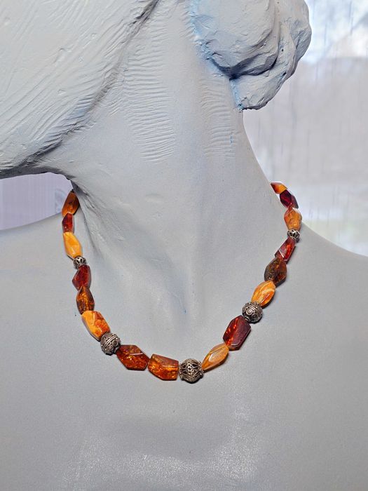 Colier din argint cu chihlimbar natural – nuggete fațetate, stil etnic