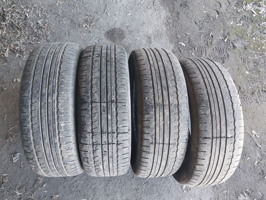 4 шины Nokian 235 65 R17.