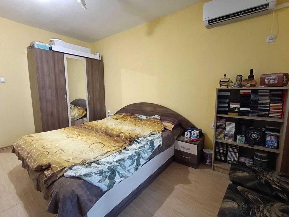 Двустаен апартамент в кв. Колю Фичето