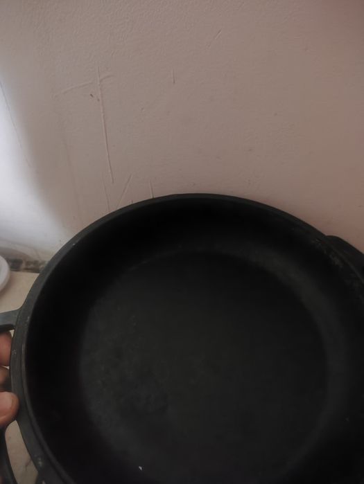 Чугунный толстостенный казан