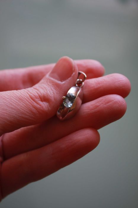 Серебряная подвеска с топазом