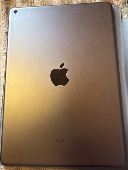 Vand Ipad 9 pentru piese