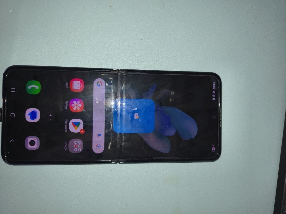 Telefon mobil Samsung Galaxy Z Flip4, Defect