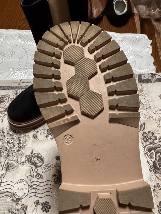 Продавам Ботуши 40ти номер използвани