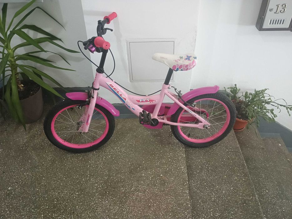 Bicicletă potrivita pentru fetițe 6-10 ani