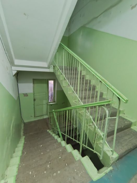 4комн кв, 4 эт , 7мкр,51 д, молоч кух