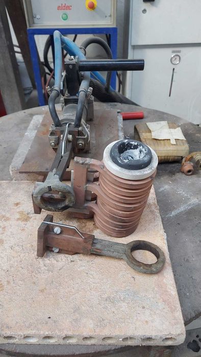 Instalatie de inductie pentru calire,forja,brazare,tratament termic